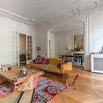 Authentic Parisian Apartment - Champs Elysees