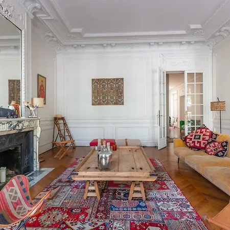 Apartment Authentic Parisian - Champs Elysees