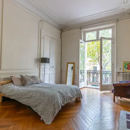 Apartment Authentic Parisian - Champs Elysees