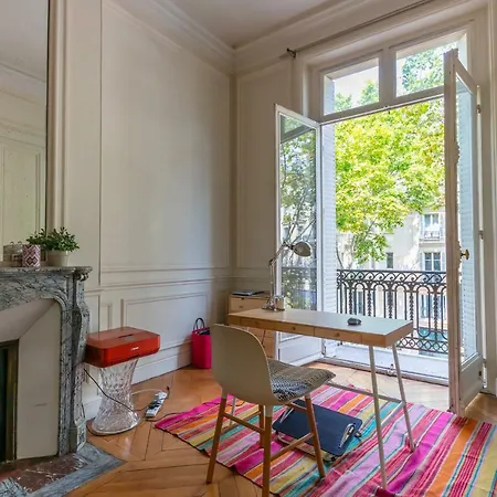 Apartment Authentic Parisian - Champs Elysees *