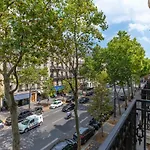 Authentic Parisian Apartment - Champs Elysees